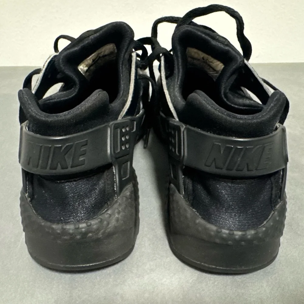 Nike Air Huarache Triple Black Sneakers | Size 5y